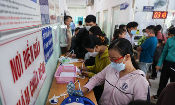 Khám dịch vụ vẫn được BHYT chi trả