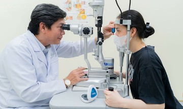Hết cận sau 14 năm đeo kính