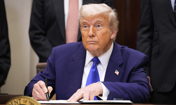 Đằng sau quyết định gửi thư báo thuế của ông Trump