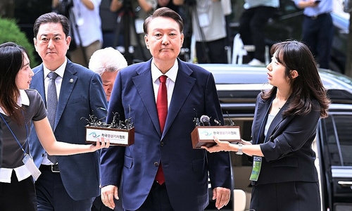 Tòa Hàn Quốc phát lệnh bắt cựu tổng thống Yoon Suk-yeol
