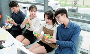 Giới trẻ 'săn' thưởng khi uống Trà Xanh Không Độ