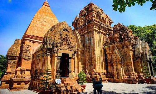 Tháp bà Ponagar là di tích quốc gia đặc biệt