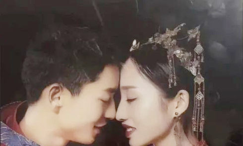 The man who 'crawled through life' and the internet's most beautiful love story