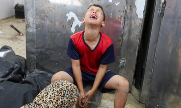 Israel không kích gần trạm y tế, 10 trẻ em Gaza thiệt mạng