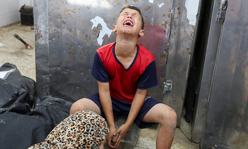 Israel không kích gần trạm y tế, 10 trẻ em Gaza thiệt mạng