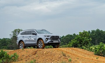 Isuzu mu-X 2025 - SUV không chạy theo trào lưu