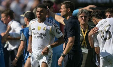 HLV Alonso sẽ gặp riêng Mbappe và Vinicius
