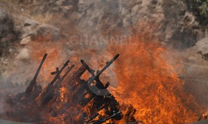 Đảng Công nhân người Kurd đốt vũ khí trong lễ giải tán