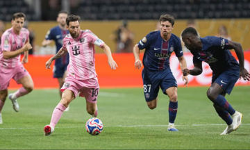 Báo Tây Ban Nha ám chỉ 11 cầu thủ Real không bằng Messi