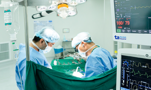 Bướu cổ sưng to do cường giáp tái phát