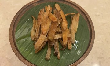 Sá sùng nướng - món ăn vặt cho khách nhà giàu đến Quan Lạn