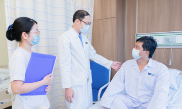 Sỏi lớn làm tắc ống mật