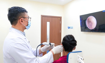 Quả bóng đập vào đầu người phụ nữ gây thủng màng nhĩ