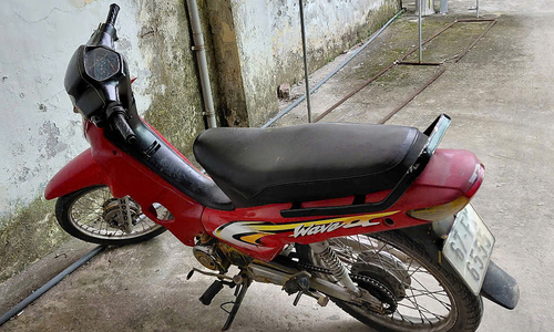 Tên trộm bỏ lại xe đang đi tại hiện trường để lấy xe mới