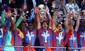 Crystal Palace bị tước quyền dự Europa League