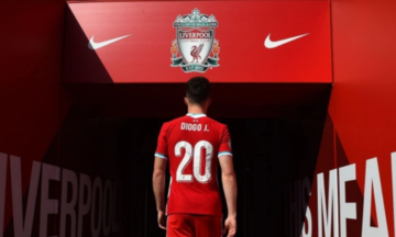 Liverpool treo áo số 20 của Diogo Jota