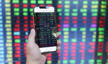 Dragon Capital: Nên bỏ thành kiến 'cổ phiếu cứ vượt đỉnh là chốt lời'