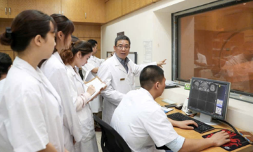 Việt Nam lần đầu đào tạo thạc sĩ y khoa cho sinh viên nước ngoài