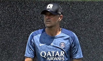 Enrique: 'Tôi không muốn PSG chết vì mưa lời khen'