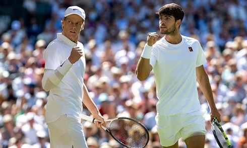 Sinner faces immense pressure against Alcaraz at Wimbledon