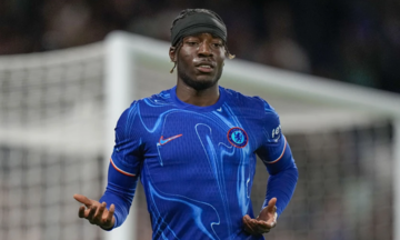 Ferdinand chỉ trích CĐV Arsenal thiếu tôn trọng Madueke