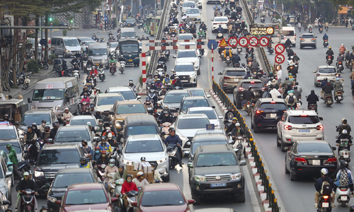 'Hà Nội cần hỗ trợ người dân chuyển đổi phương tiện khi cấm xe máy xăng'