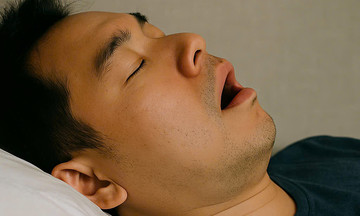 Điều gì xảy ra khi thở bằng miệng vào ban đêm?