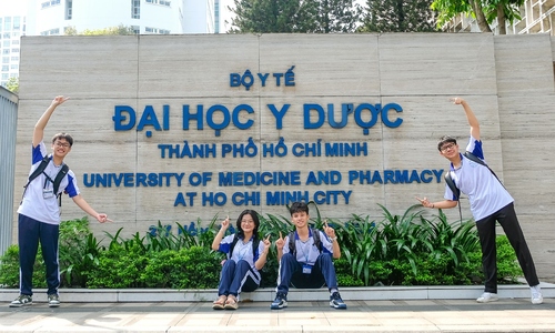 13 học sinh đầu tiên đỗ Đại học Y Dược TP HCM