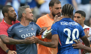 Enrique tát tiền đạo Chelsea sau chung kết Club World Cup