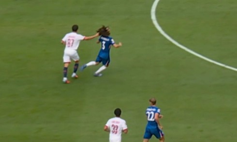PSG's Neves sees red for hair pull on Cucurella