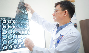 67 ngày cứu chữa bé trai bị nhánh cây rơi trúng đầu