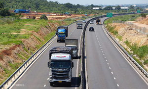 Dangers lurk on expressways lacking emergency lanes