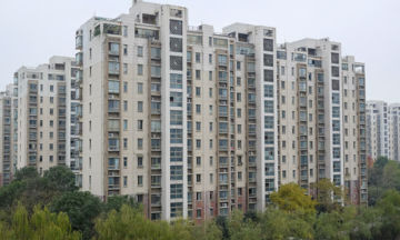 Sống dưới mức nghèo khổ để mua nhà