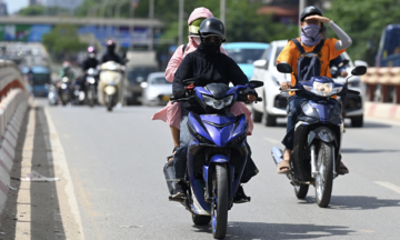 Nên đeo khẩu trang màu sáng hay tối?