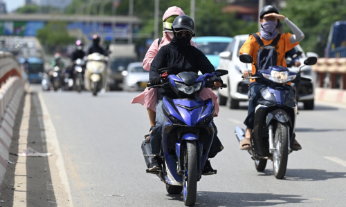 Nên đeo khẩu trang màu sáng hay tối?