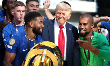 Ông Trump chiếm sân khấu trong lễ trao Cup của Chelsea