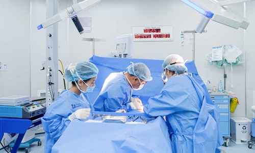 Phẫu thuật chữa tinh hoàn ẩn và sa trực tràng cho trẻ