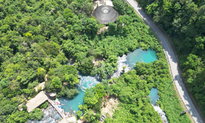 Suối xanh như ngọc trong lòng di sản Phong Nha - Kẻ Bàng