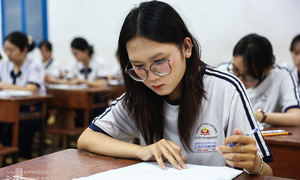 Phổ điểm tổ hợp A00 xét tuyển đại học 2025