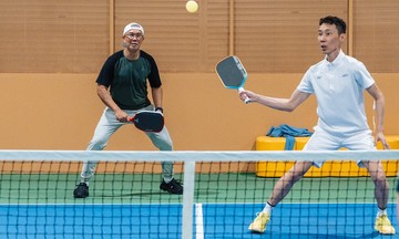 Huyền thoại cầu lông Lee Chong Wei chơi pickleball
