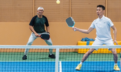 Huyền thoại cầu lông Lee Chong Wei chơi pickleball