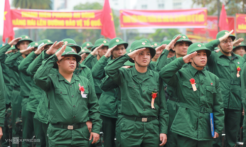 'Không thể thay thế nghĩa vụ quân sự bằng môn Giáo dục quốc phòng'