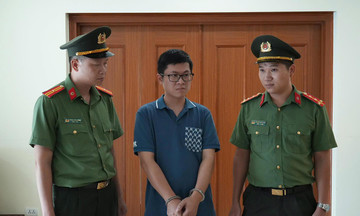 Lập 387 trang web đăng video khiêu dâm để kiếm tiền quảng cáo