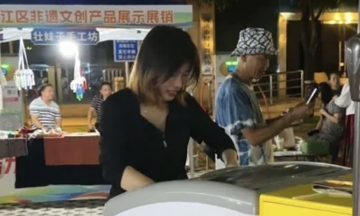 Cựu sinh viên trường y bị chỉ trích vì đi bán kem