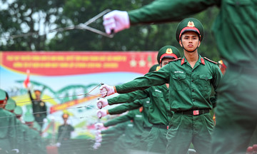 Pháo binh luyện tập 21 loạt đại bác mừng 80 năm Quốc khánh
