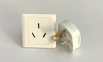 Vì sao một số phích cắm điện có ba chấu?