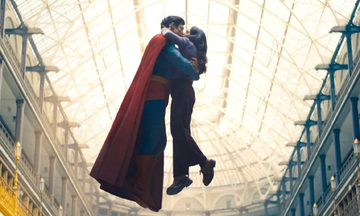 Ấn Độ cắt cảnh hôn 33 giây trong 'Superman'