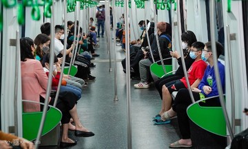 Người dân ưu tiên phương tiện công cộng khi Hà Nội cấm xe máy xăng