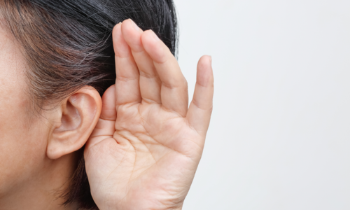 Bị va trúng khi ngoáy tai, người phụ nữ thủng màng nhĩ