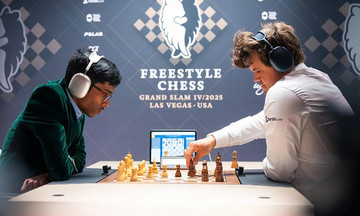 Carlsen thua sốc ở Freestyle Chess Grand Slam